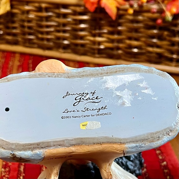 Journey of Grace Love’s Strength Demdaco Sculpture 2003 Small Bust EUC - Picture 5 of 5